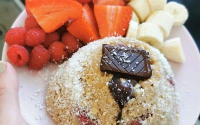 Recette : bowlcake protéiné fondant aux framboises et au chocolat